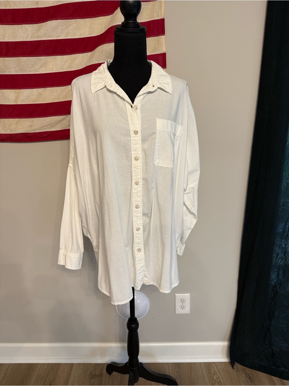 American Eagle Oversized Womens White Button-Down Shirt